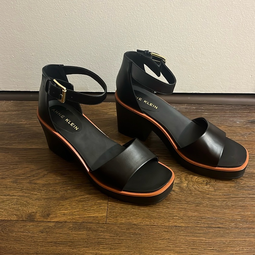 Anne Klein Kalico Platform Sandal. Size 11. Black.